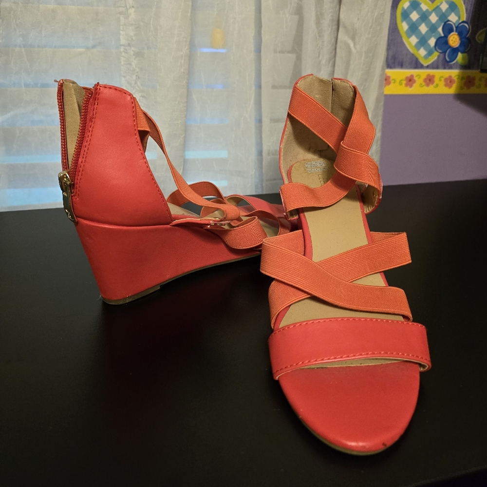 LIZ CLAIBORNE | LC Rhodes Coral Strappy Wedges $15 Size: 8.5